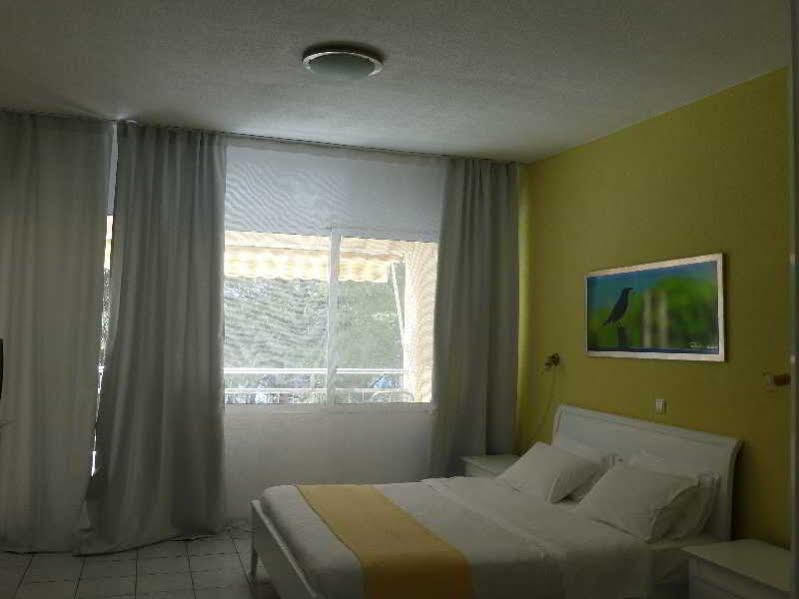 Dryades Hotel 希维利 外观 照片